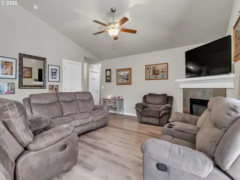 327 NW Pacific Hills Drive Willamina OR 97396