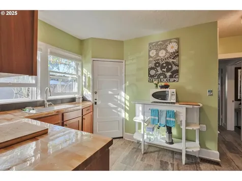 7123 SE Knight Street Portland OR 97206
