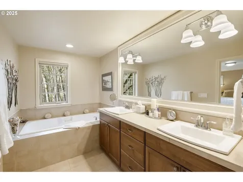 4663 Trillium Woods Lake Oswego OR 97035
