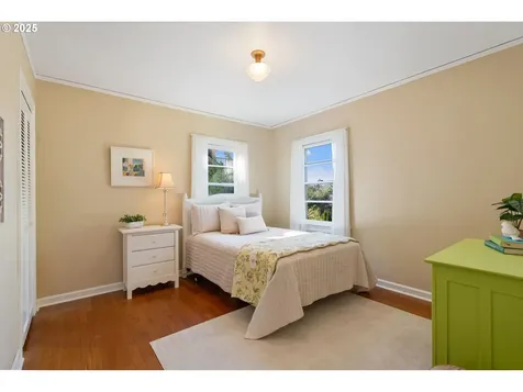 5709 SE Morrison Street Portland OR 97215