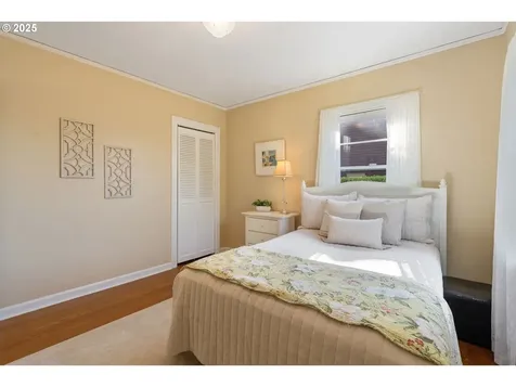 5709 SE Morrison Street Portland OR 97215