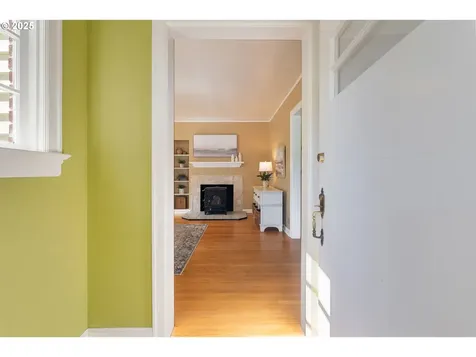 5709 SE Morrison Street Portland OR 97215