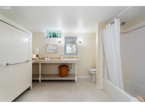 5709 SE Morrison Street Portland OR 97215