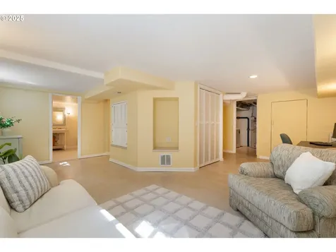 5709 SE Morrison Street Portland OR 97215
