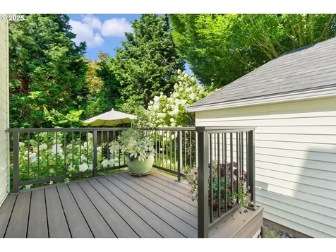 5709 SE Morrison Street Portland OR 97215