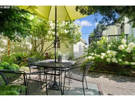 5709 SE Morrison Street Portland OR 97215
