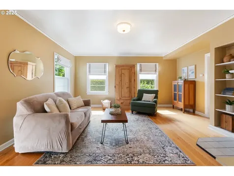 5709 SE Morrison Street Portland OR 97215