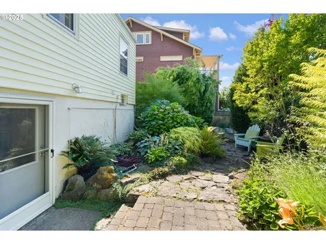 5709 SE Morrison Street Portland OR 97215