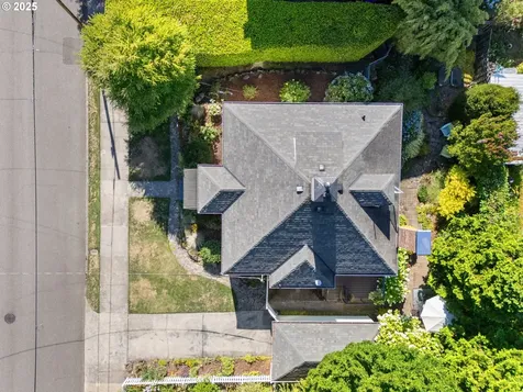 5709 SE Morrison Street Portland OR 97215