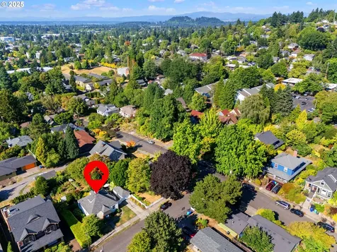 5709 SE Morrison Street Portland OR 97215