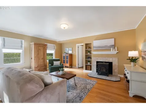 5709 SE Morrison Street Portland OR 97215