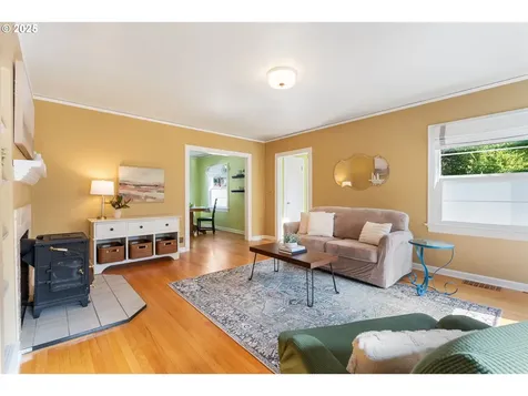 5709 SE Morrison Street Portland OR 97215