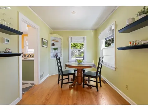 5709 SE Morrison Street Portland OR 97215