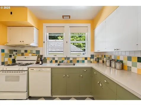 5709 SE Morrison Street Portland OR 97215
