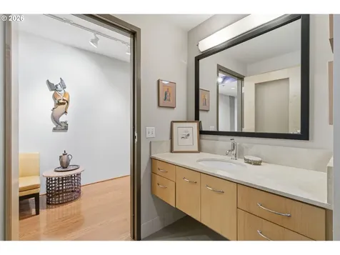 1221 SW 10th Avenue Portland OR 97205