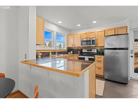 1766 NE Saratoga Street Portland OR 97211