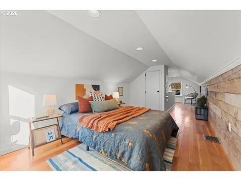 1766 NE Saratoga Street Portland OR 97211