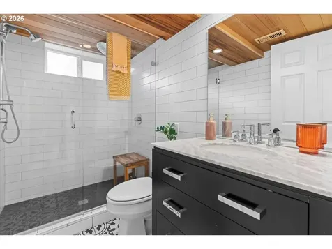 1766 NE Saratoga Street Portland OR 97211