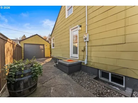 1766 NE Saratoga Street Portland OR 97211