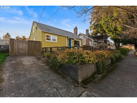 1766 NE Saratoga Street Portland OR 97211