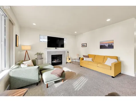 547 Ethan Court Springfield OR 97477