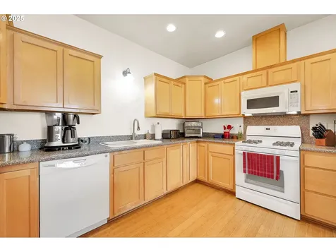 547 Ethan Court Springfield OR 97477