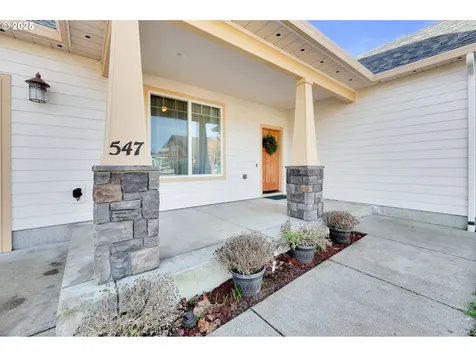 547 Ethan Court Springfield OR 97477
