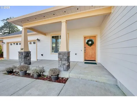 547 Ethan Court Springfield OR 97477