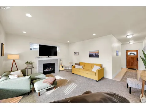 547 Ethan Court Springfield OR 97477