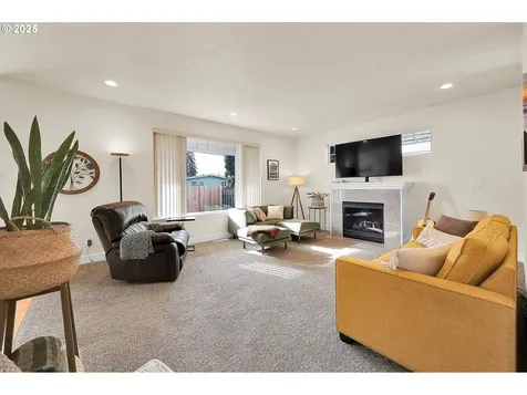 547 Ethan Court Springfield OR 97477