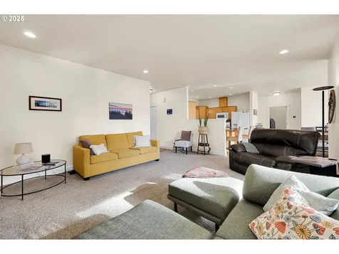 547 Ethan Court Springfield OR 97477