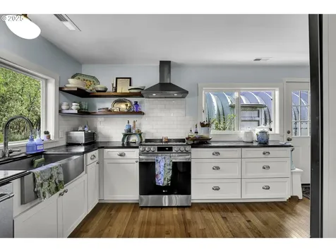 608 Flournoy Valley Road Roseburg OR 97471