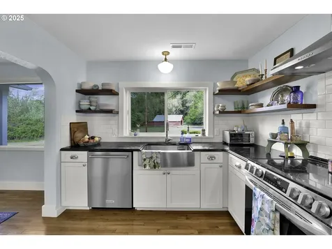 608 Flournoy Valley Road Roseburg OR 97471