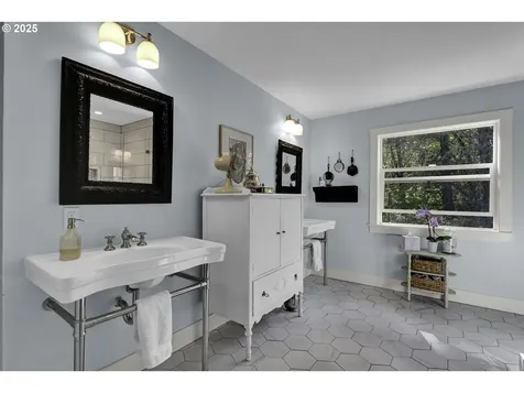 608 Flournoy Valley Road Roseburg OR 97471
