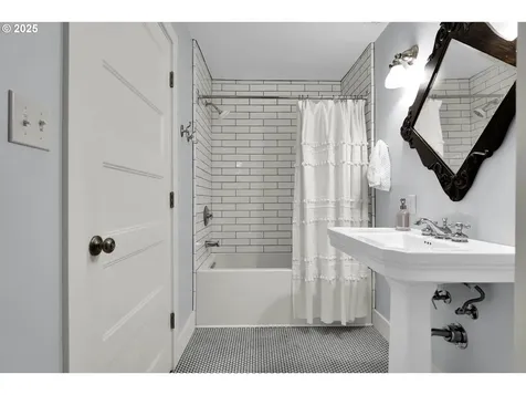 608 Flournoy Valley Road Roseburg OR 97471
