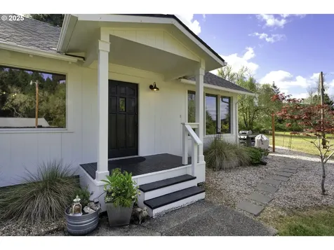 608 Flournoy Valley Road Roseburg OR 97471