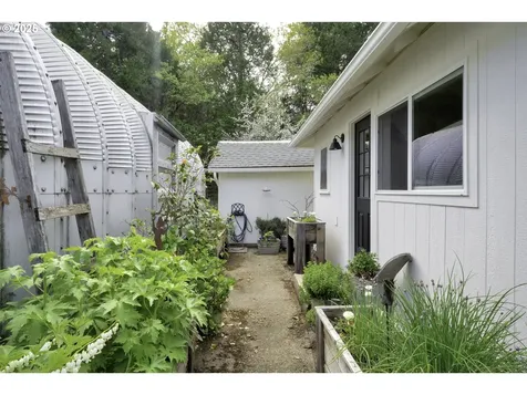 608 Flournoy Valley Road Roseburg OR 97471