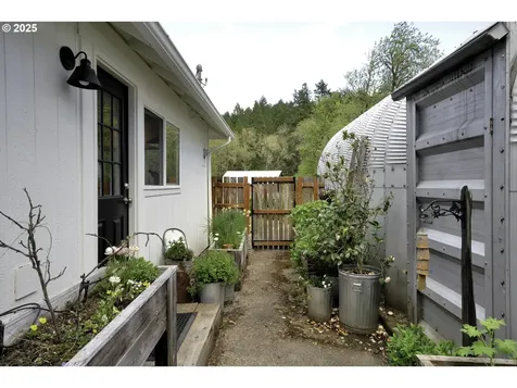 608 Flournoy Valley Road Roseburg OR 97471