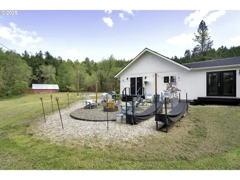 608 Flournoy Valley Road Roseburg OR 97471
