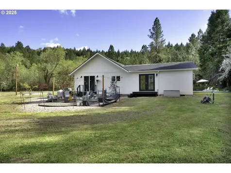 608 Flournoy Valley Road Roseburg OR 97471