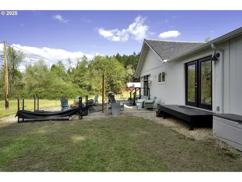 608 Flournoy Valley Road Roseburg OR 97471