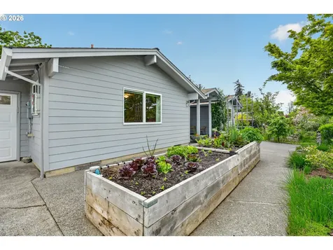 1445 NE Country Club Avenue Gresham OR 97030