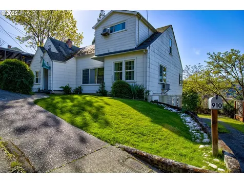 910 SE Kane Street Roseburg OR 97470