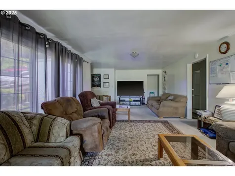 910 SE Kane Street Roseburg OR 97470