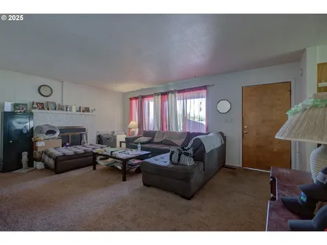910 SE Kane Street Roseburg OR 97470