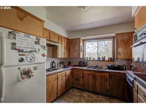 910 SE Kane Street Roseburg OR 97470
