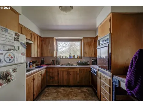 910 SE Kane Street Roseburg OR 97470