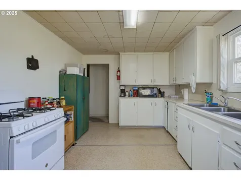 910 SE Kane Street Roseburg OR 97470