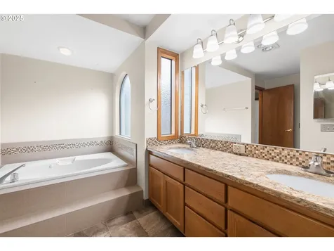 15609 NE Summerplace Drive Portland OR 97230