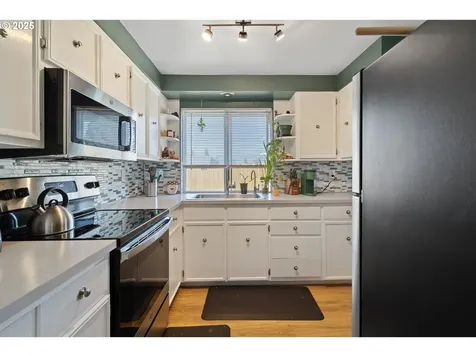 220 S 70th Street Springfield OR 97478